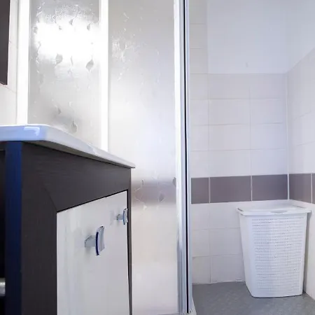 Petit T1 à Proximité Des Thermes *