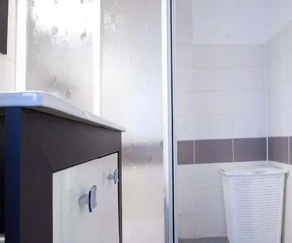 Petit T1 A Proximite Des Thermes *